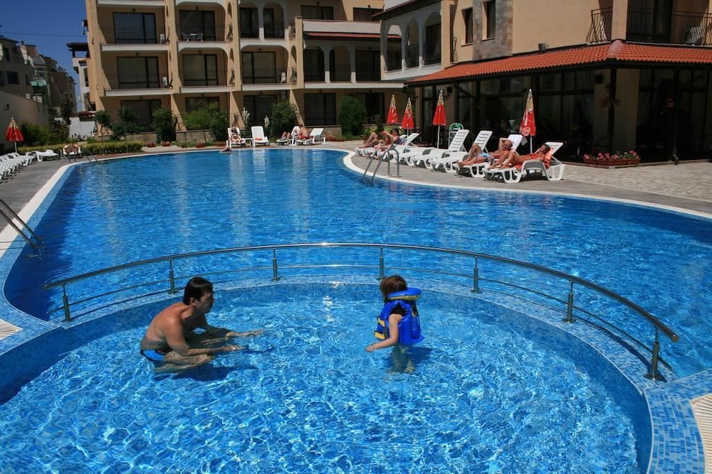 Aparthotel Rose Village 59/65