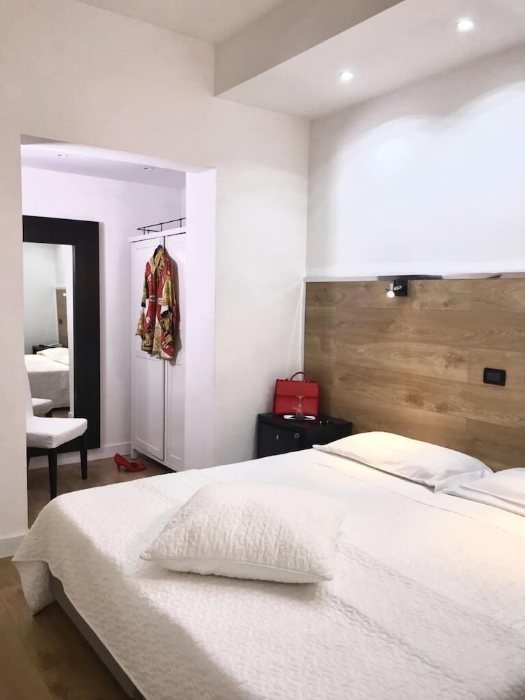 Gardenia Hotel 9/50