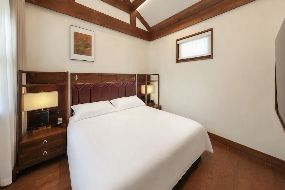 The Jingshan Garden Hotel 29/66