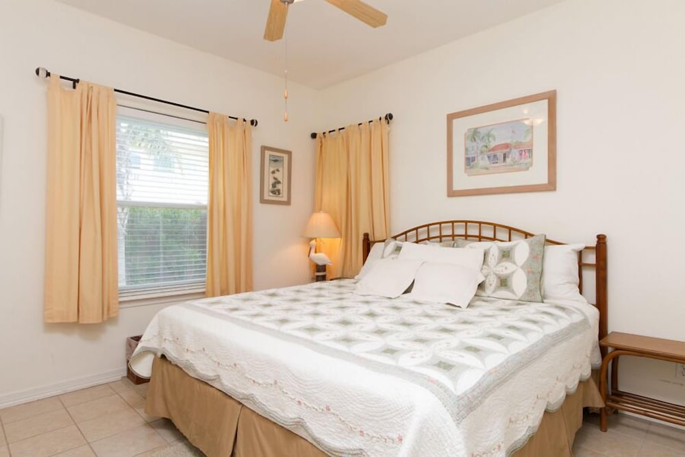 2 BEDROOMS, CONDO, LUXURY, 2 BATHROOMS