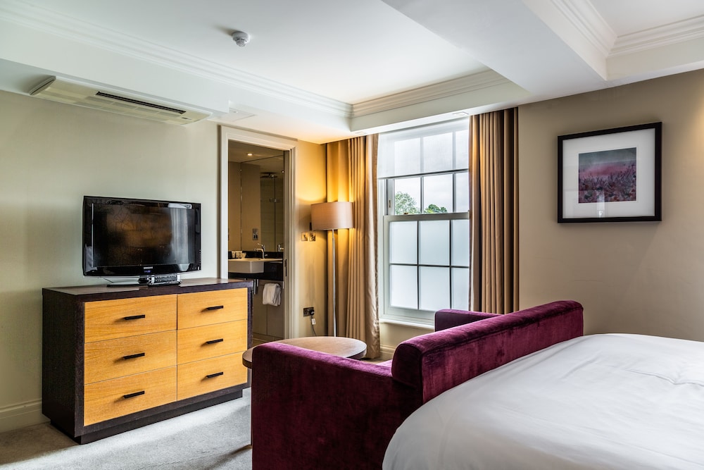 The Lensbury Resort 33/74