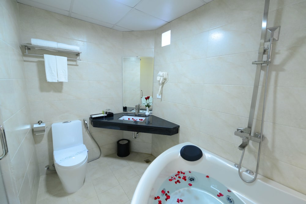 Blue Hanoi Inn Luxury Hotel 28/44