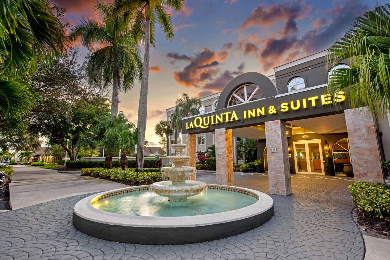 La Quinta Inn & Suites by Wyndham Coral Springs South 26/30