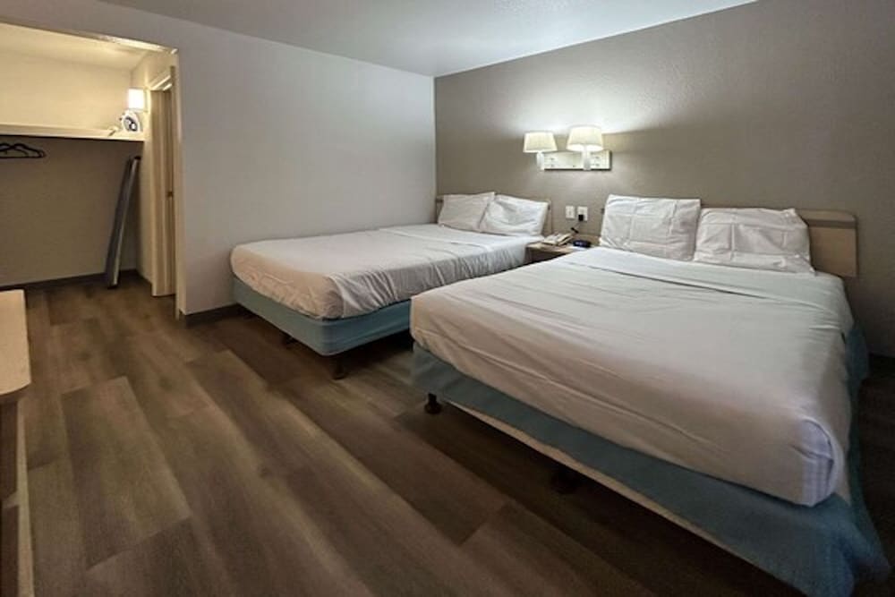 STANDARD, 2 DOUBLE BEDS