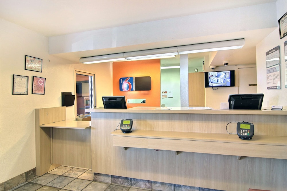 Motel6 Lubbock, TX 8/42