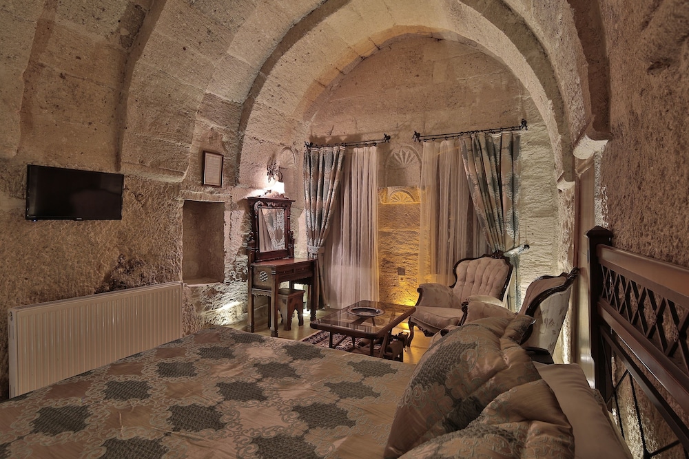 Shoestring Cave House 28/50