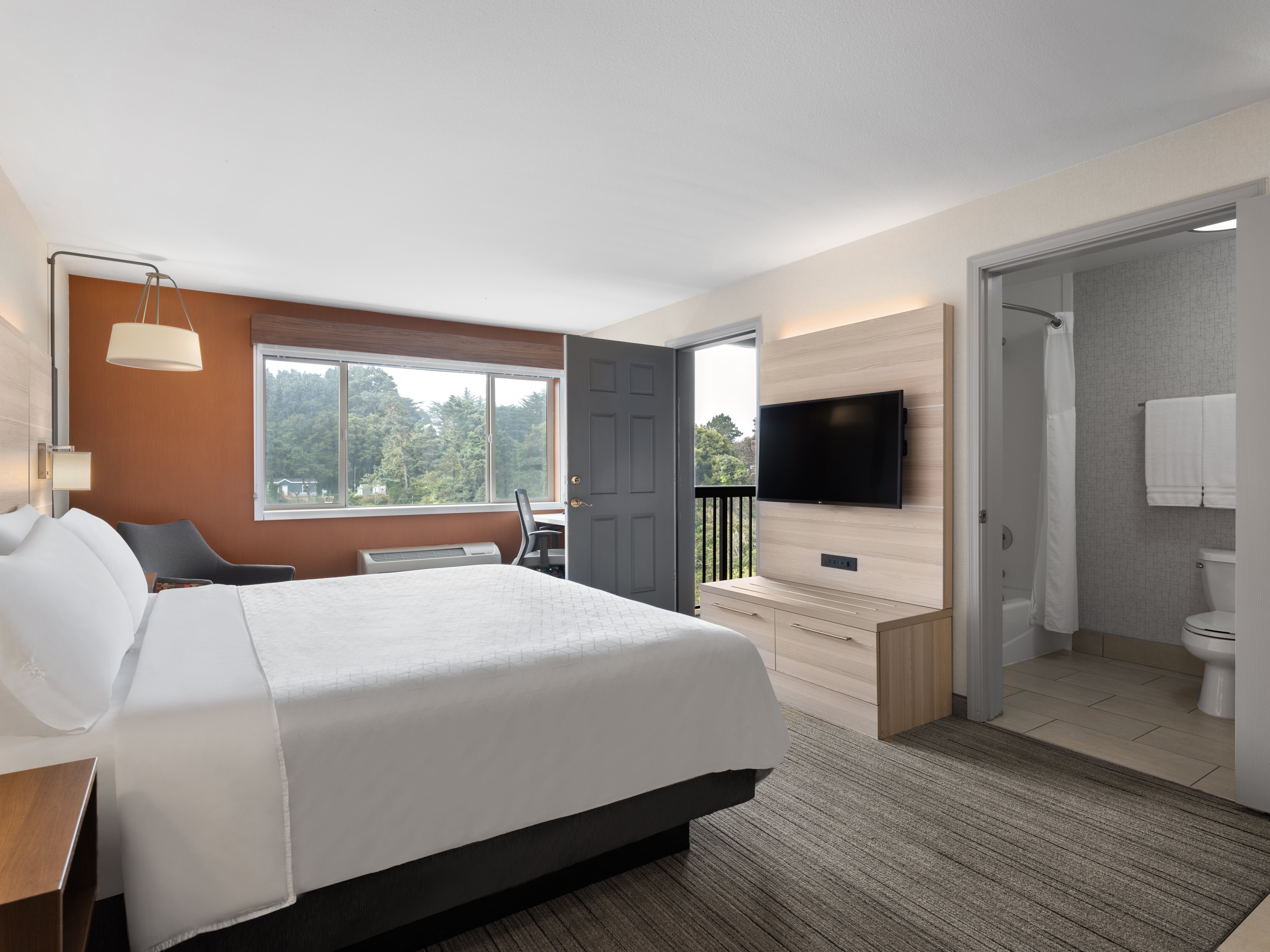 Holiday Inn Express Fort Bragg 20/31