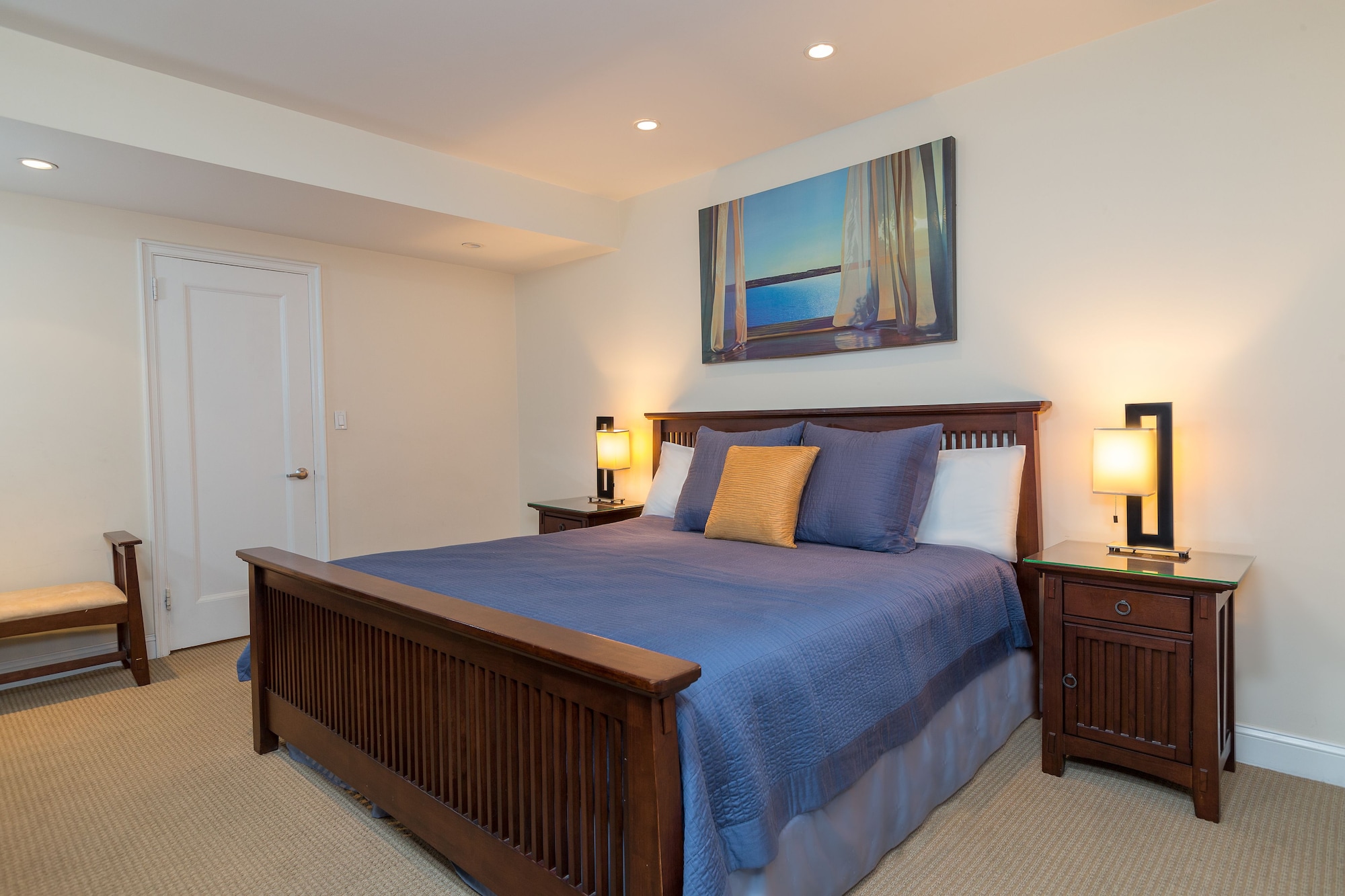 STUDIO, KING BED