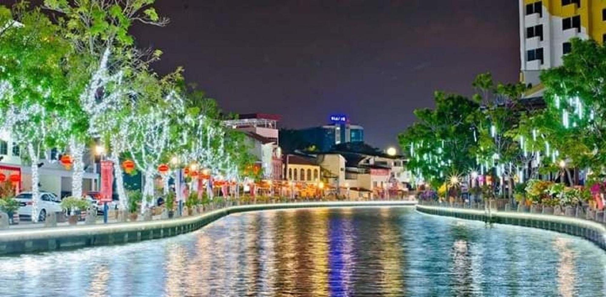 906 Riverside Hotel 45/51