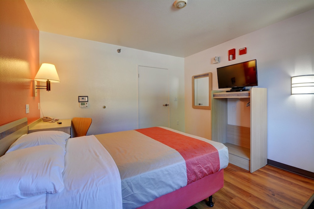 Motel6 Windsor Locks, CT - Hartford 29/66