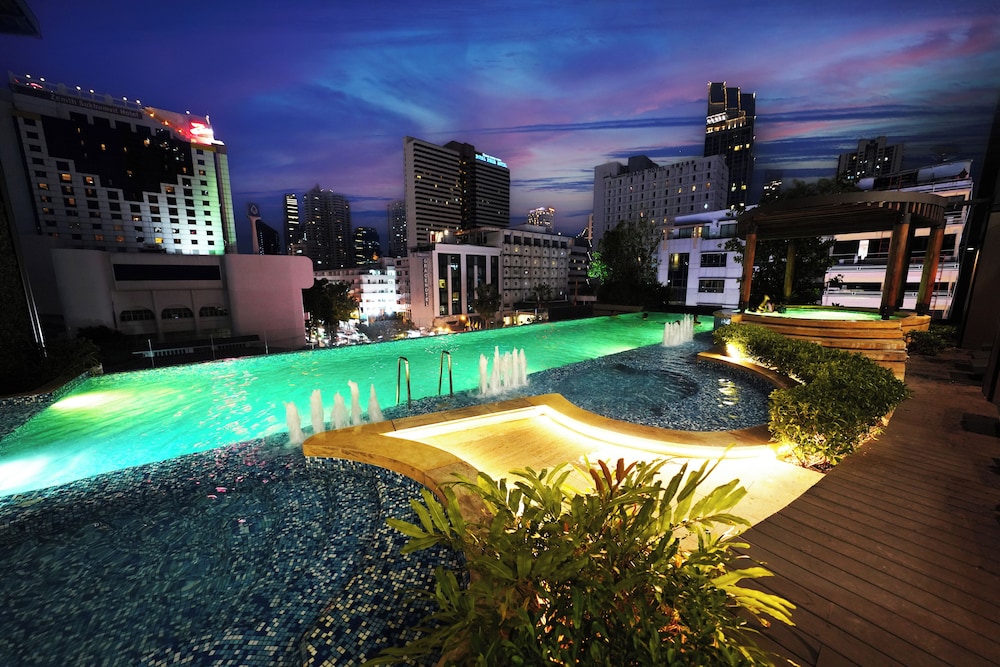 The Rich Residence Sukhumvit Nana 45/50