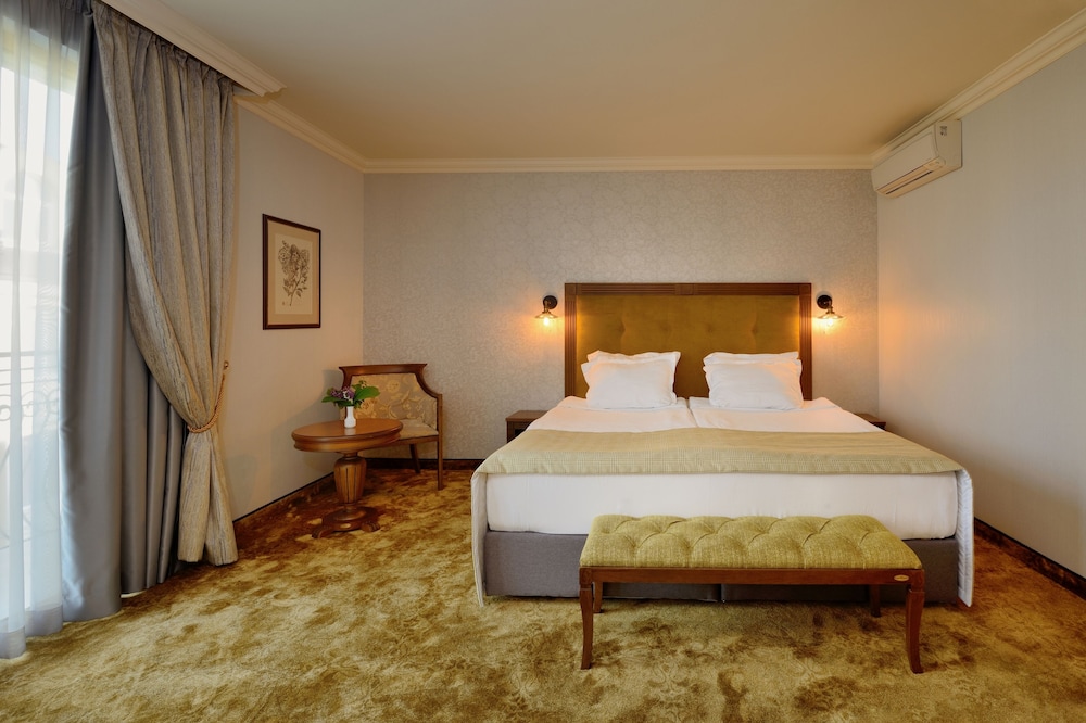 Hotel Club Central 10/49