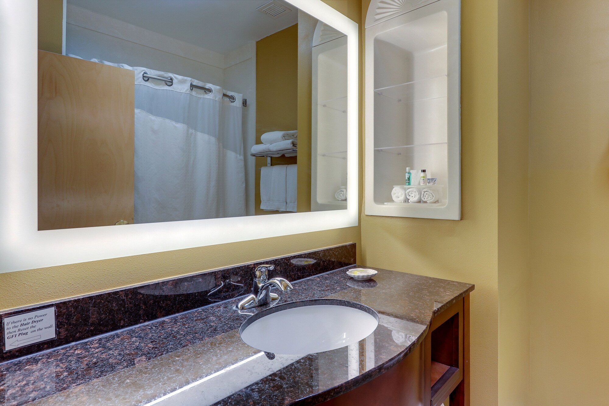 جناح بغرفة نوم واحدة، Holiday Inn Express Hotel Suites Richmond 2/2