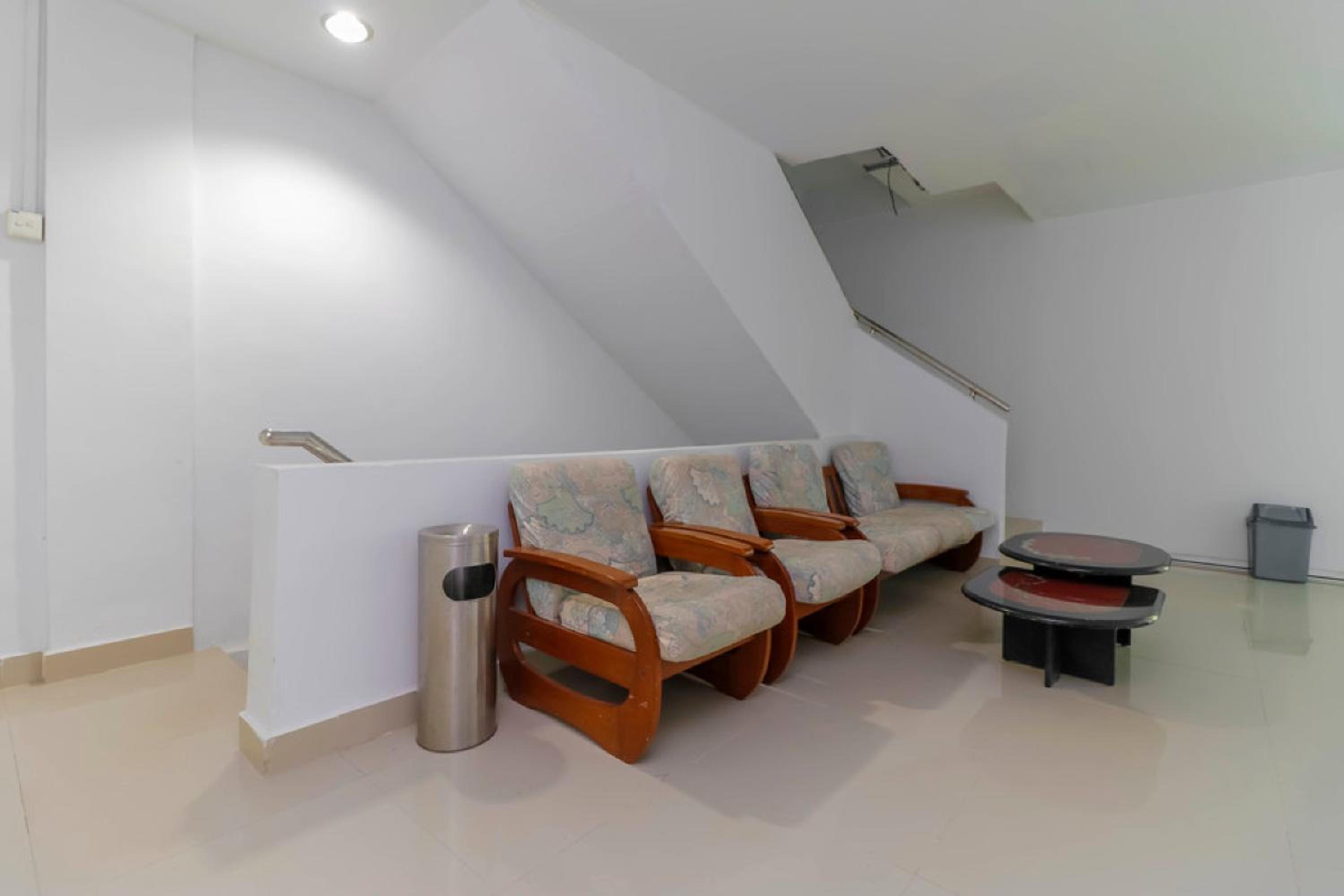 RedDoorz Plus near Kepri Mall 31/44