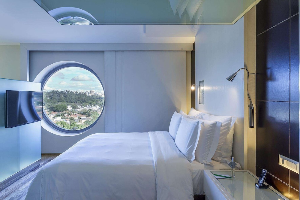 Hotel Unique 7/33