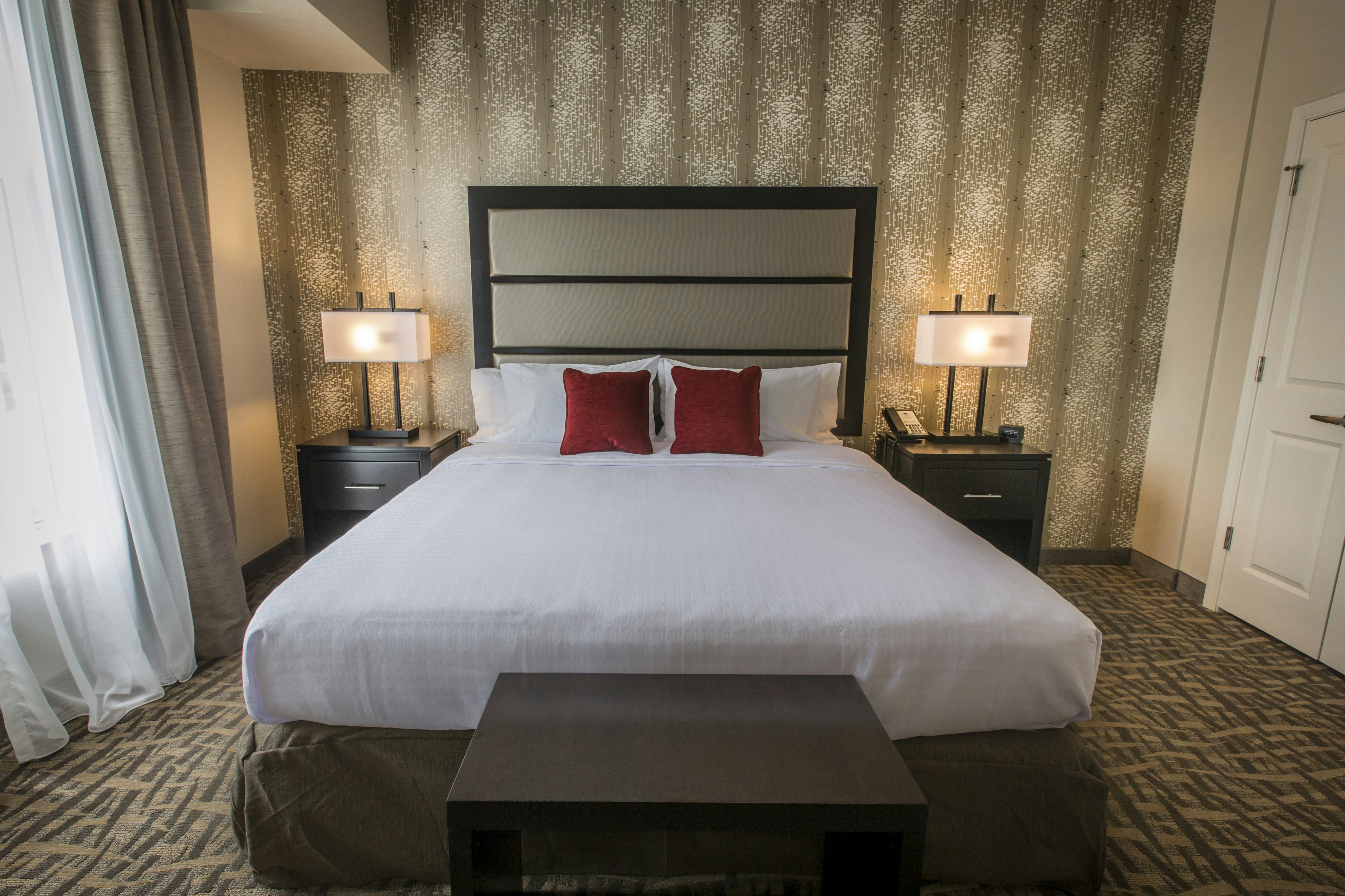 1 BEDROOM, SUITE, KING BED