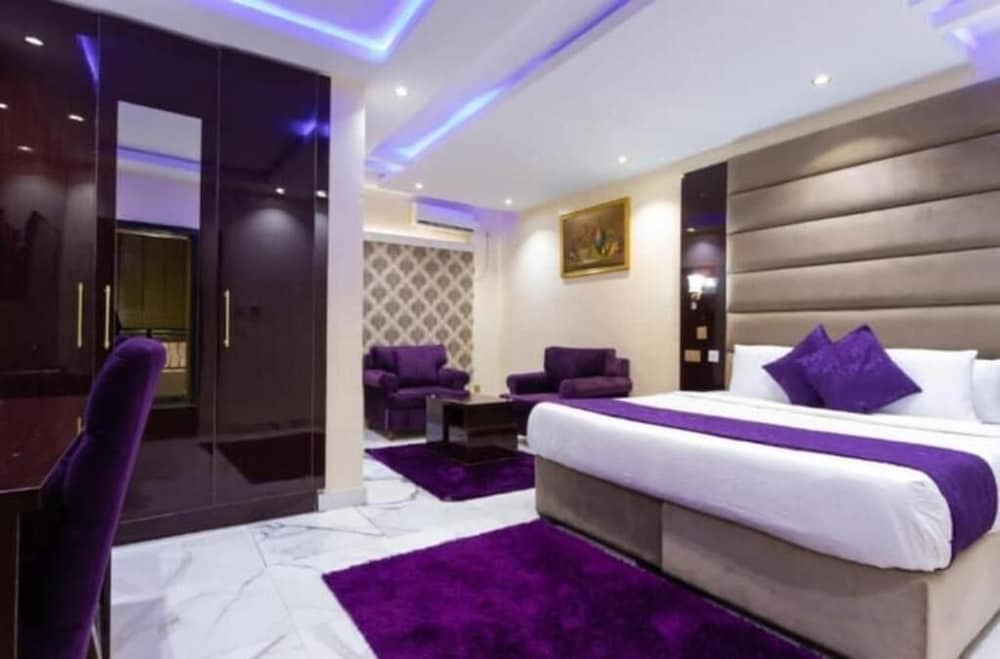 Standard, Single, Queen Bed