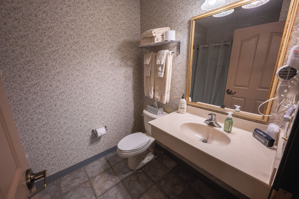 Hearthstone Inn & Suites 62/65