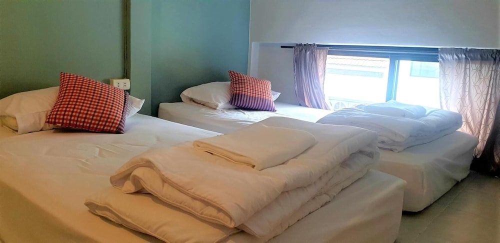 ASOKE MONTRI HOSTEL 25/50