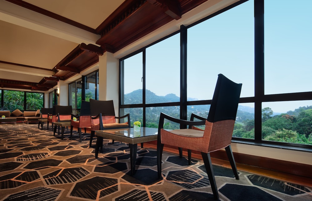Earls Regency Hotel 29/43