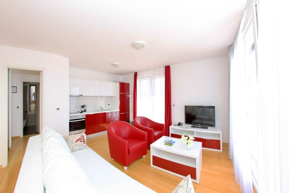 Sunnyside Apartments Petrcane 22/50