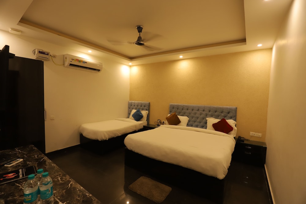 Hotel Gharonda 7/22