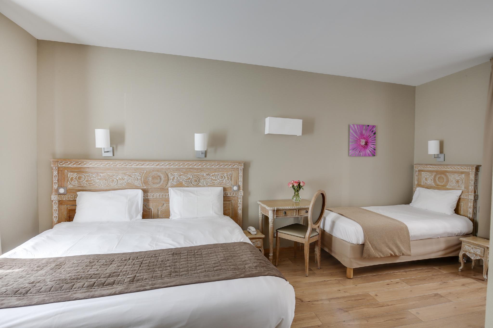 Adjoining, Double Bed