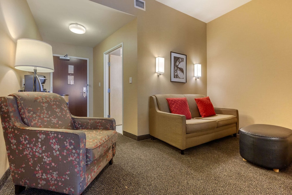 Cambria Hotel Denver International Airport 44/63