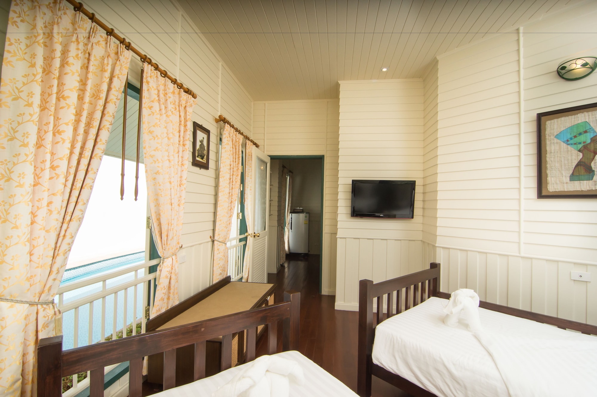 2 Bedrooms, Pool, Villa, King and Twin Beds