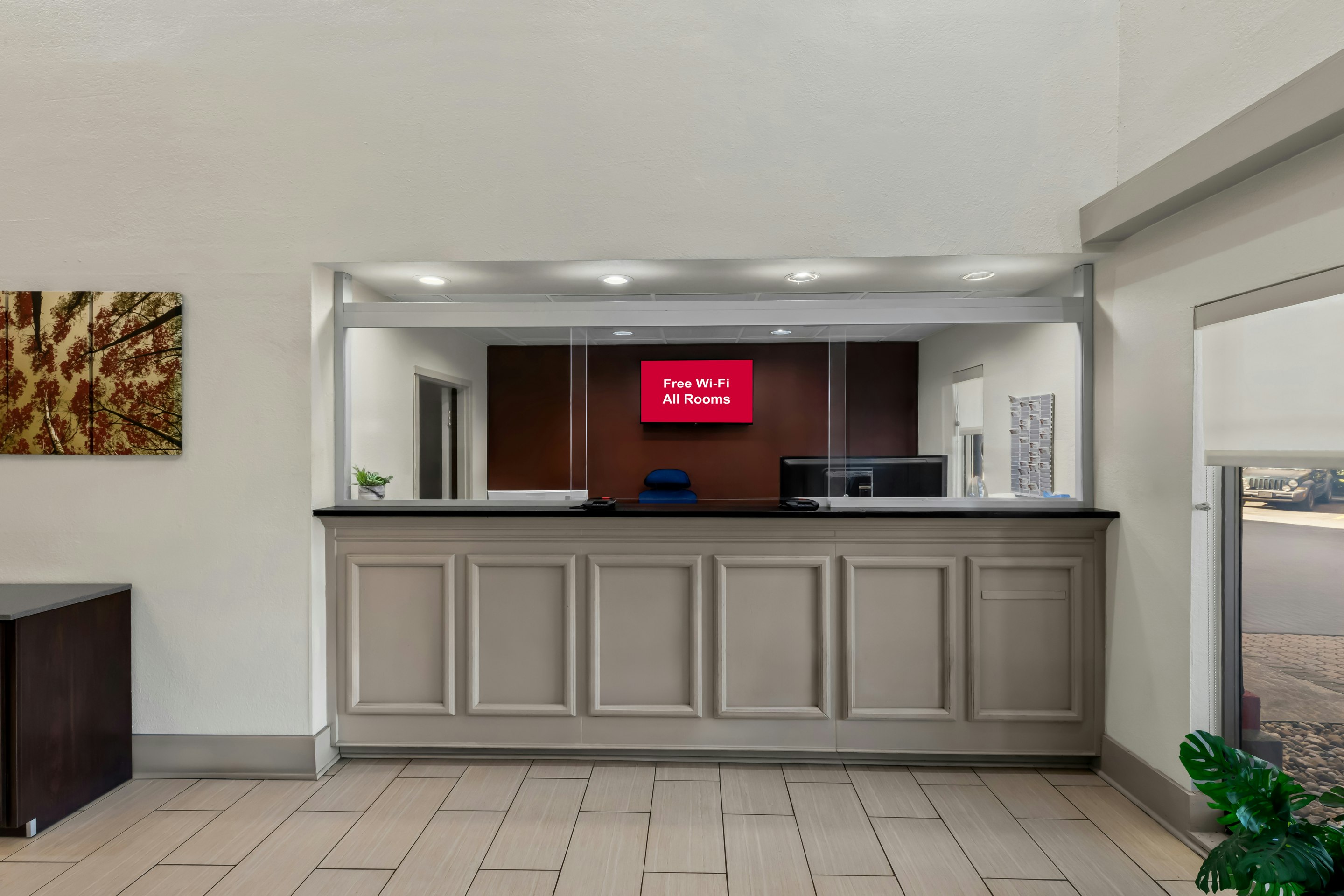 Red Roof PLUS & Suites Atlanta Airport South 6/35
