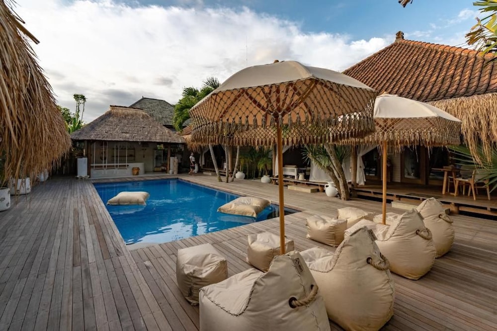 Castaway Resort 42/48