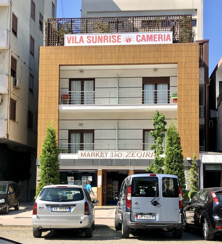 Sunrise Hotel Cameria 33/50