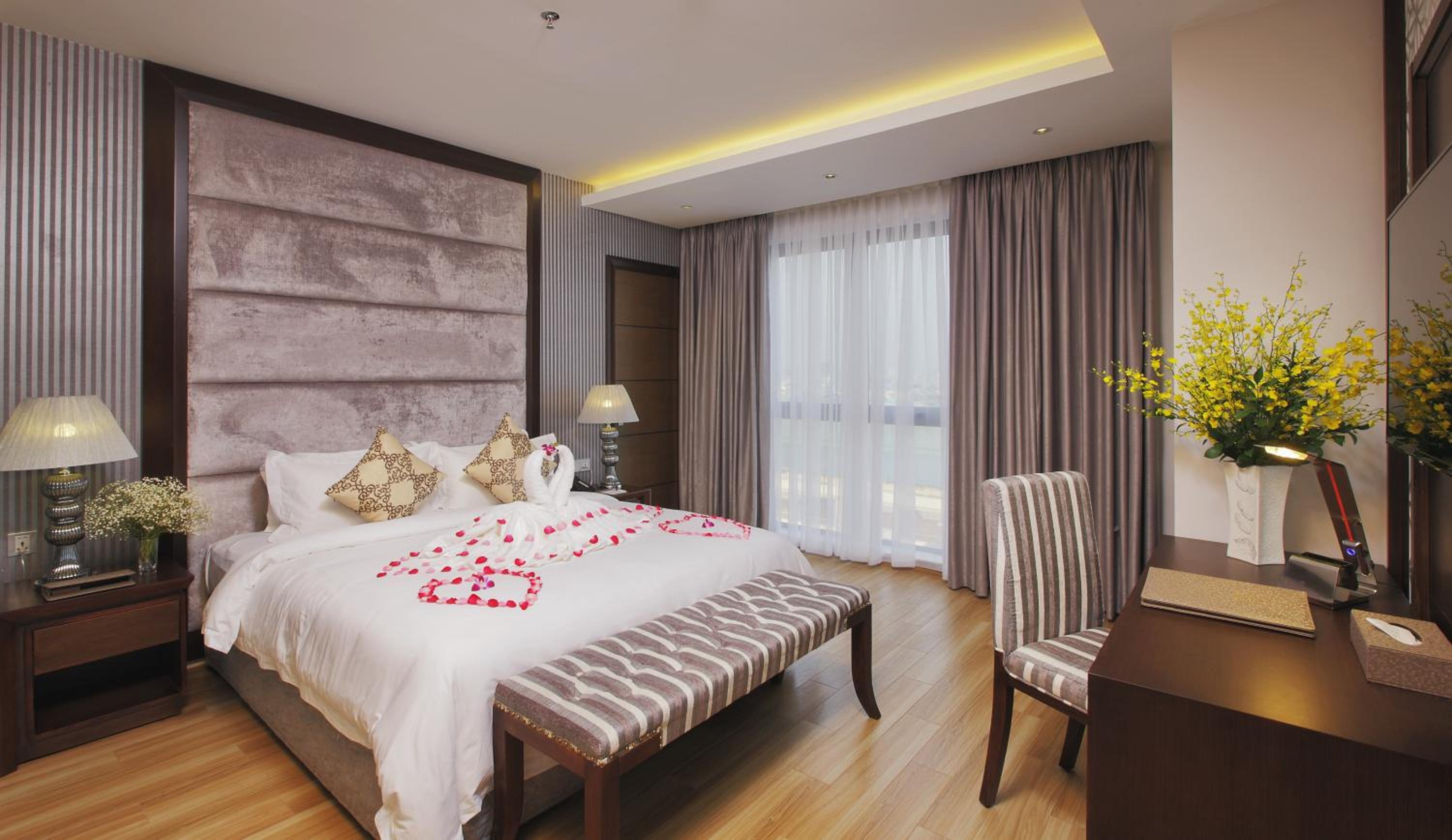 Athena, Suite, Queen Bed