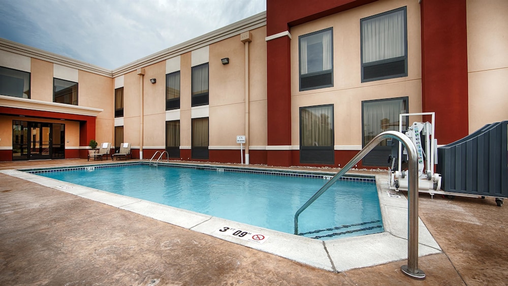 Best Western Plus Parkway Hotel 1/26