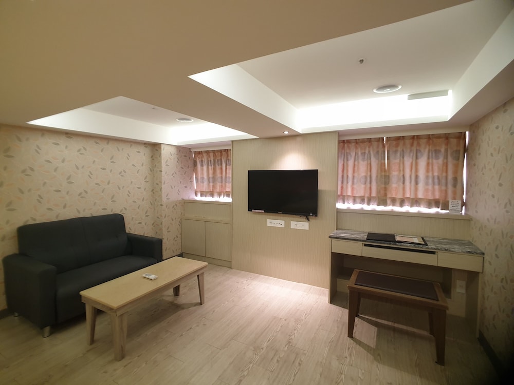 Surreal Motel- Xinjhung Branch 31/46