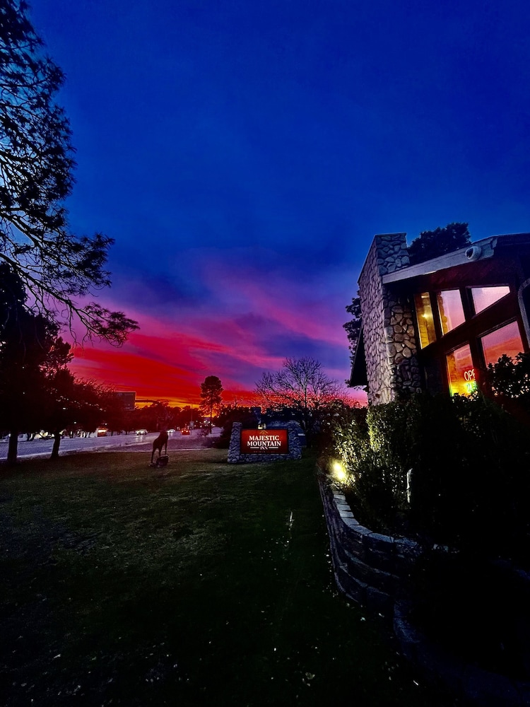 Majestic Mountain Inn 65/68
