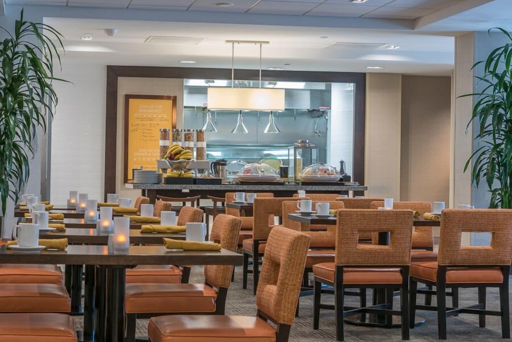Hilton Garden Inn Reagan National Airport 51/72