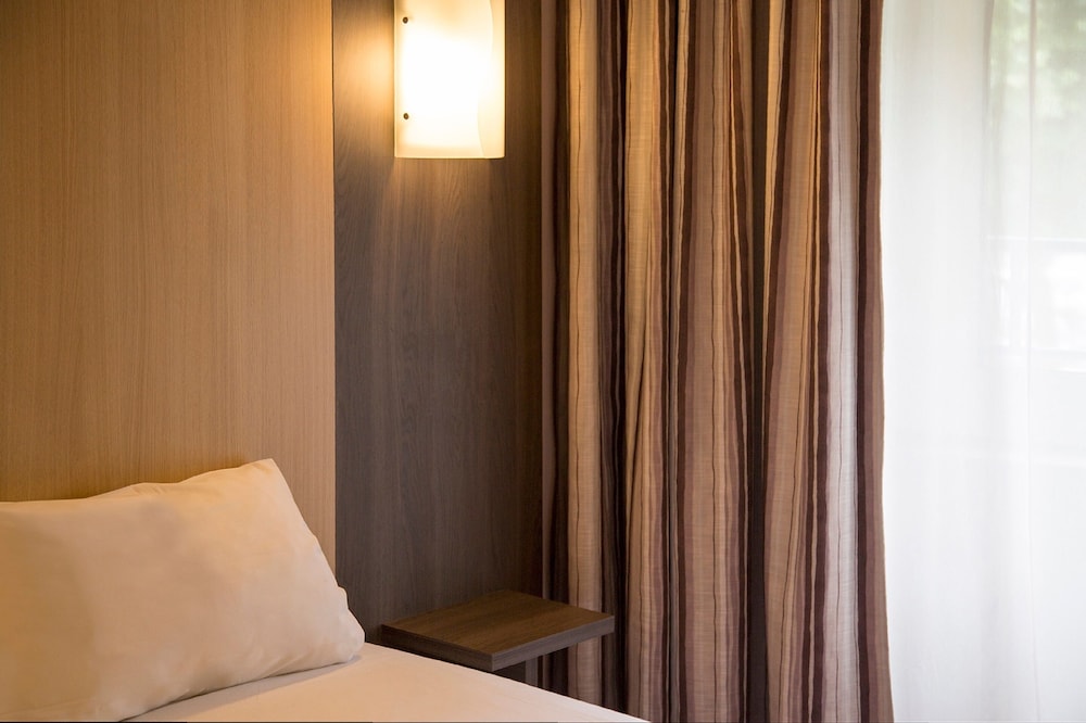 The Originals City Hotel Le Lion Dorr Chinon Inter Hotel 33/76
