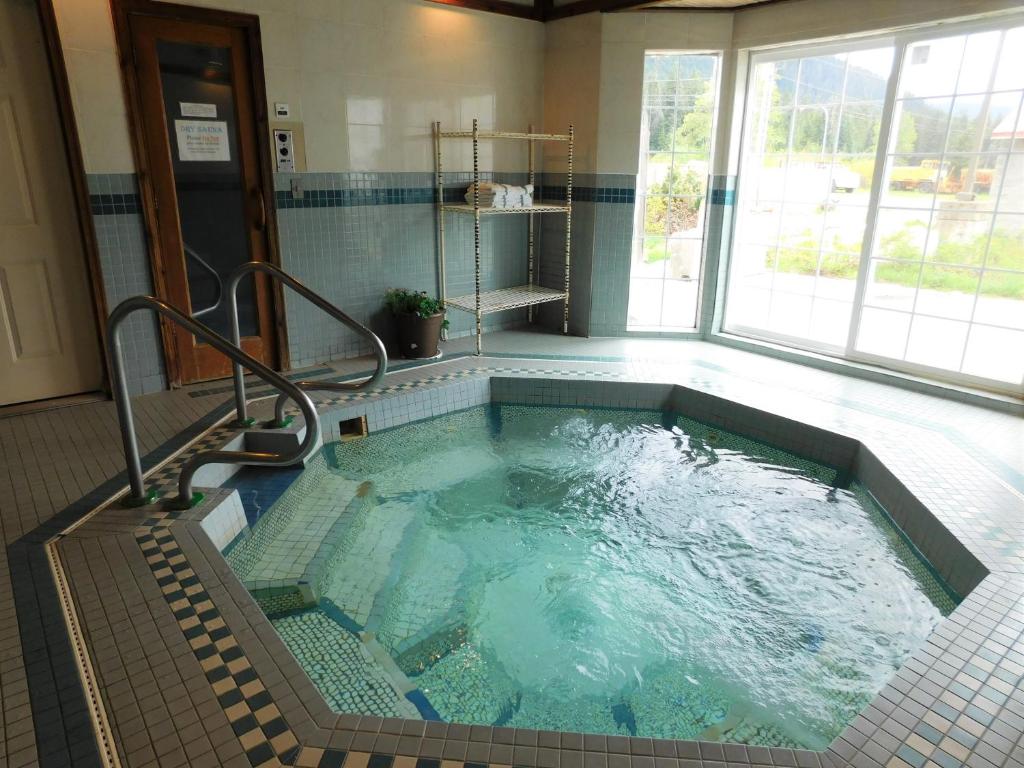 The Summit Inn (ex Howard Johnson Snoqualmie/Summit) 16/33
