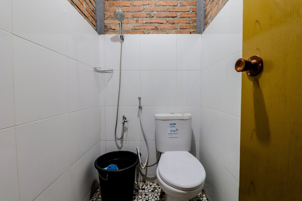d Hasinda Homestay 54/56