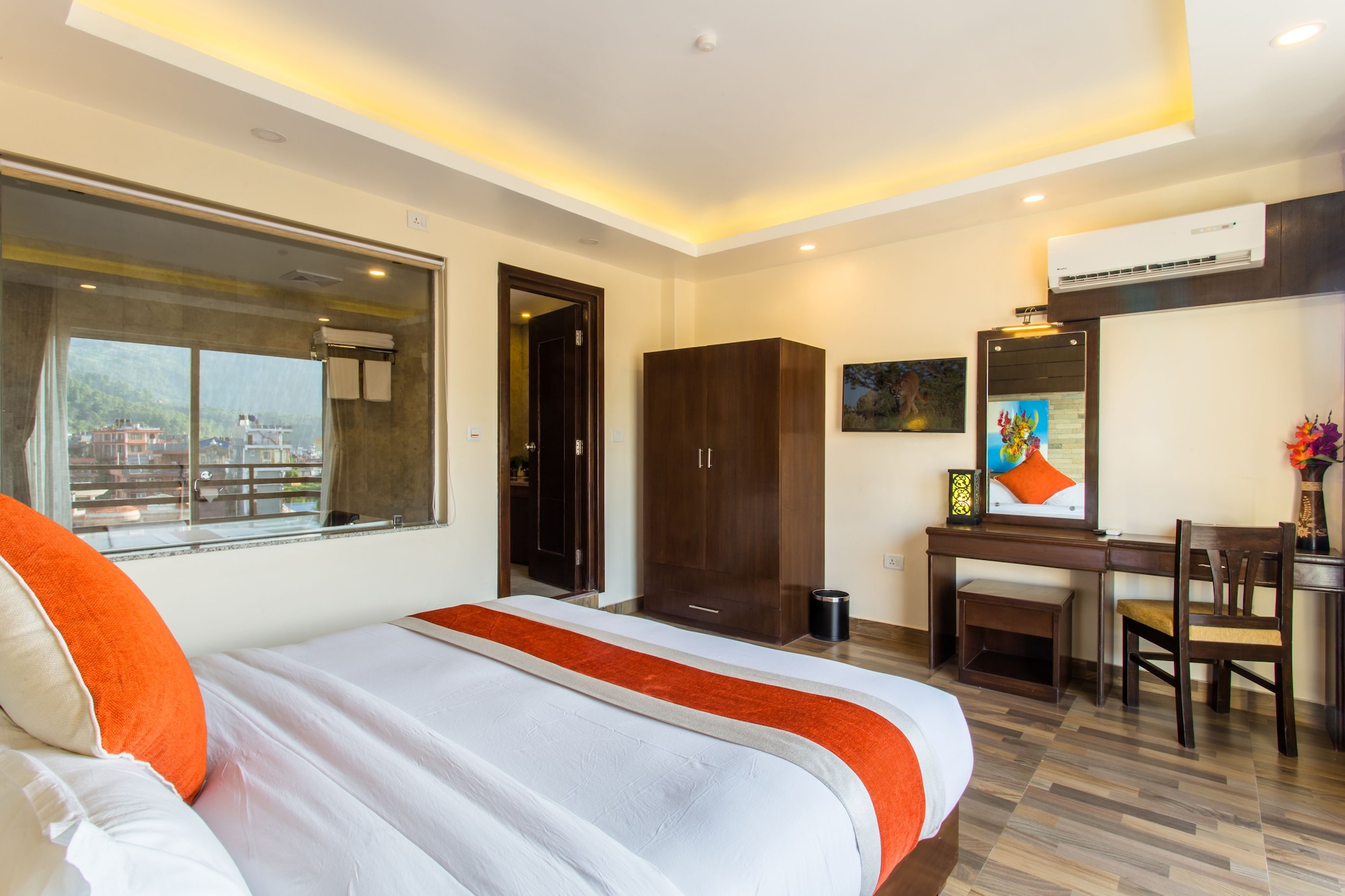 DELUXE, DOUBLE BED, MOUNTAIN VIEW, BALCONY