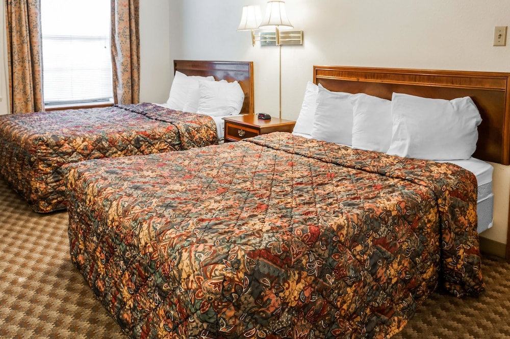 Econo Lodge Eagle Nest 12/25