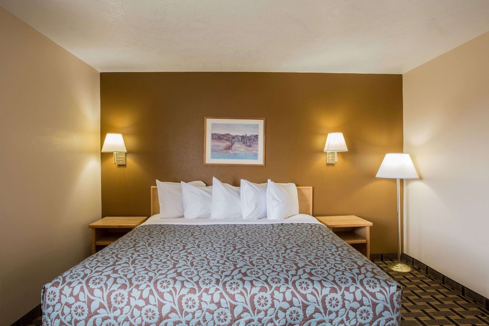 Room, Queen Bed, Accessible