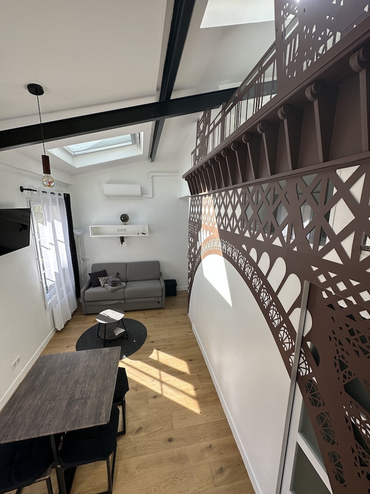 Beatrice et Emmanuel Meuble Eiffel 32/48
