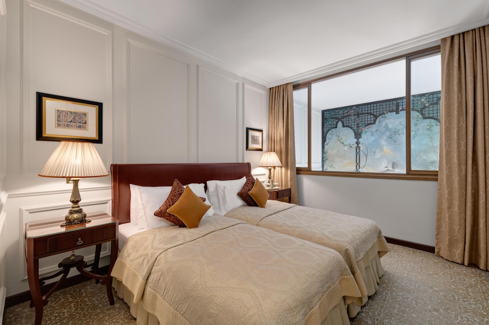 Harem, Suite, 1 King and 1 Single Beds