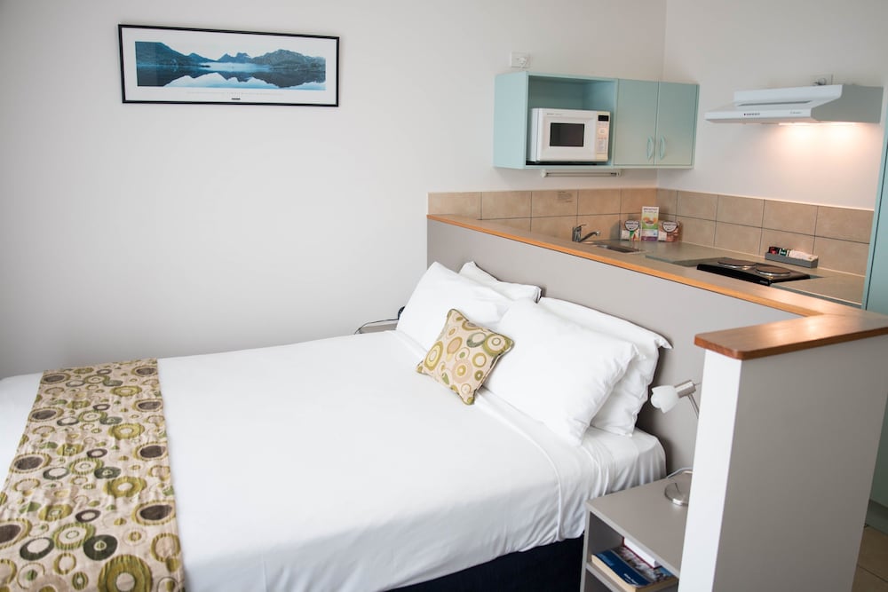 STUDIO, APARTMENT