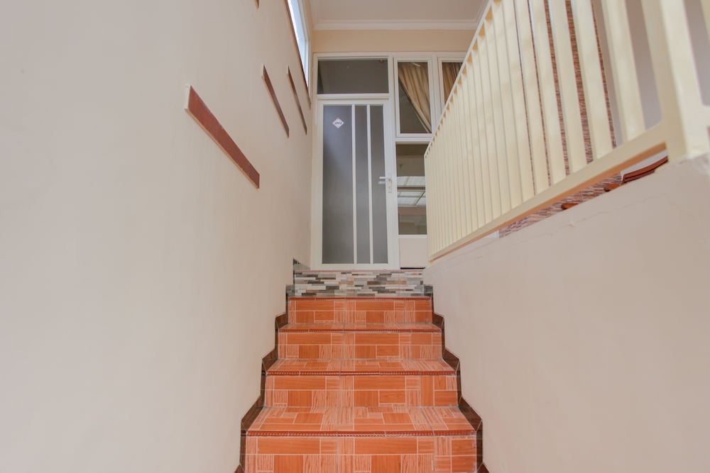 OYO 1692 Villa Akbar 3 30/48