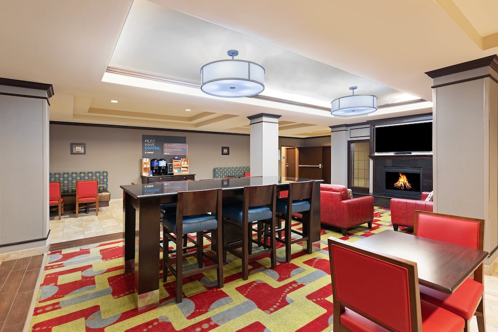 Holiday Inn Express Suites Floresville 50/58