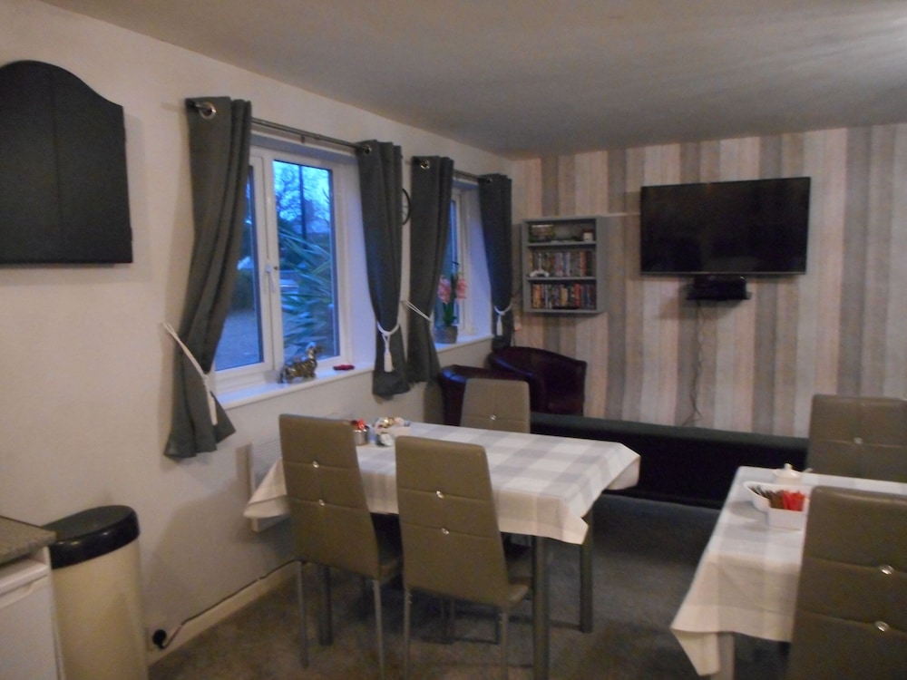 George Hotel B B 35/46