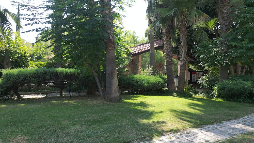 Lemas Suite Hotel 41/48